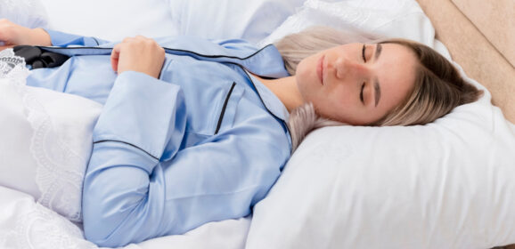 Migrena – czy sen jest w stanie pomóc nam z nią walczyć?